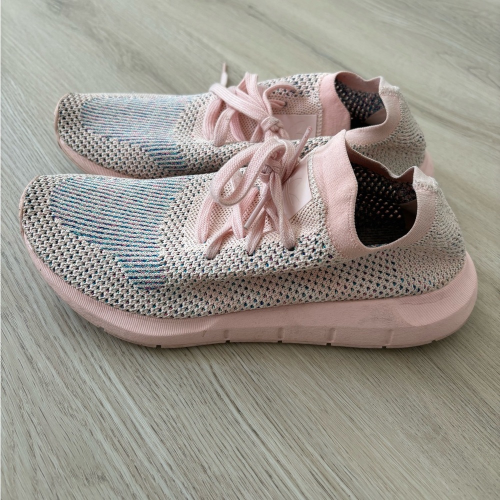 Adidas women’s Pink shoe. Size 8.